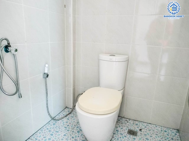 *****บ้านเดี่ยวมือสอง นนทบุรี หมู่บ้าน ชวนชมพาร์ค2 บางกรวย-ไทรน้อย หลังมุม เนื้อที่ 79.3 ตร.ว. ฟังก์ชัน 5 ห้องนอน 4 ห้องน้ำ ที่จอดรถ 2 คัน พื้นที่ใช้สอยกว้างขวาง ภายในตกแต่งสวยเหมือนใหม่ สิ่งอำนวยความสะดวกครบครัน เดินทางสะดวกทำเลติดถนนใหญ่  เชื่อมต่อถนนบางกรวย-ไทรน้อย, ถนนกาญจนาภิเษก, ถนนชัยพฤกษ์